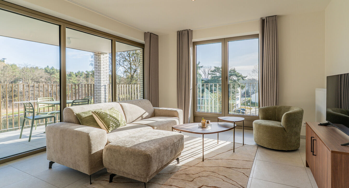 Dit ruim en lichtrijk 1-slaapkamerappartement (60 – 63 m²) is perfect voor maximaal 2 personen en is ideaal voor personen die een flexibele woonoplossing zoeken.
Dit appartement wordt aangeboden door Best Flats met een all-in concept: volledig gemeube