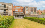 Deze bijzonder ruime, gedeeltelijk gerenoveerde gezinswoning geniet van een uitstekende ligging, vlak bij het centrum van Beerse. Dankzij de royale ruimtes en praktische indeling vormt deze woning de ideale thuisbasis voor gezinnen die op zoek zijn naar c